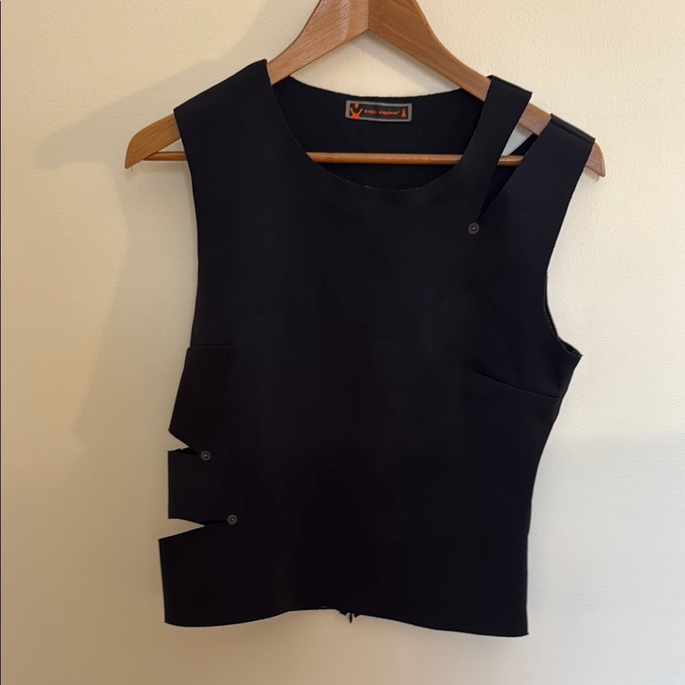 Cop. Copine: Black Women's vest with zipper on the back
